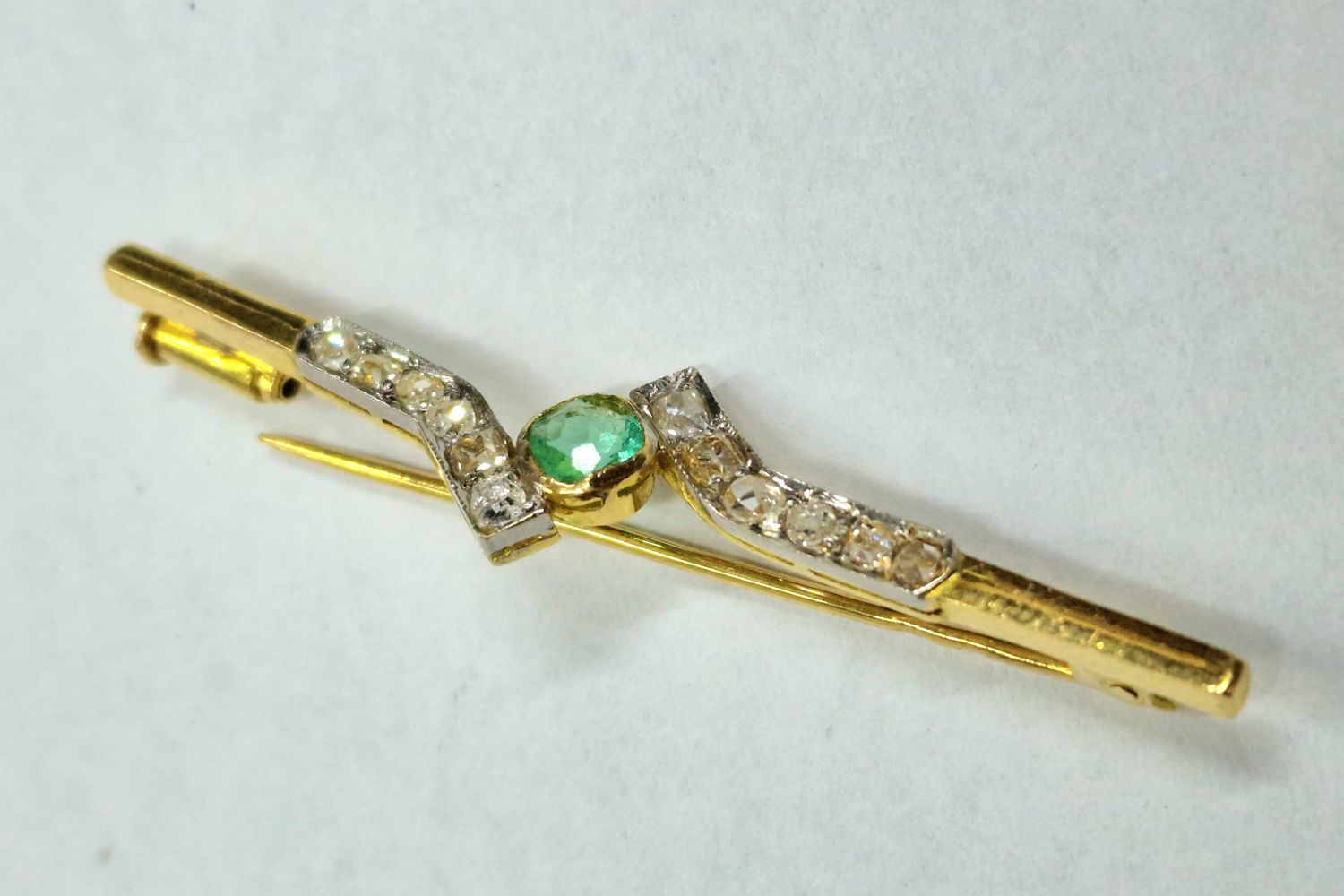 Złota broszka ze szmaragdem i diamentami 4 Złota broszka ze szmaragdem i diamentami - obrazek 4