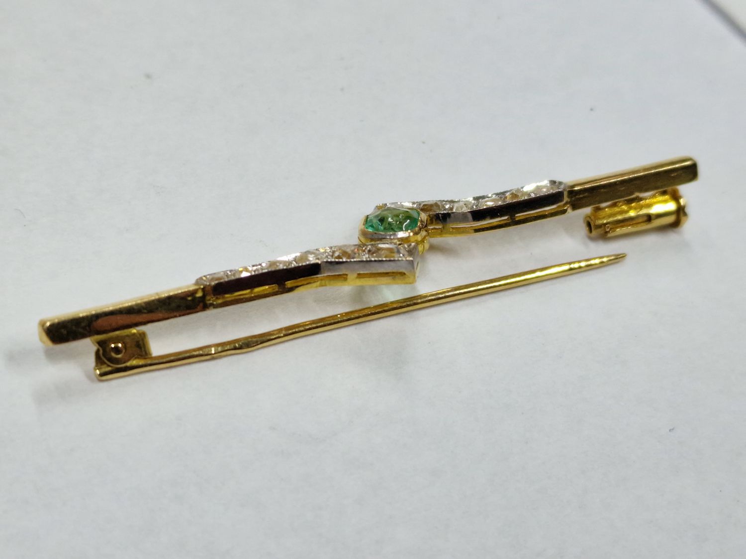 Złota broszka ze szmaragdem i diamentami 5 Złota broszka ze szmaragdem i diamentami - obrazek 5
